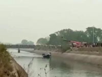Indian bus dove off road into canal