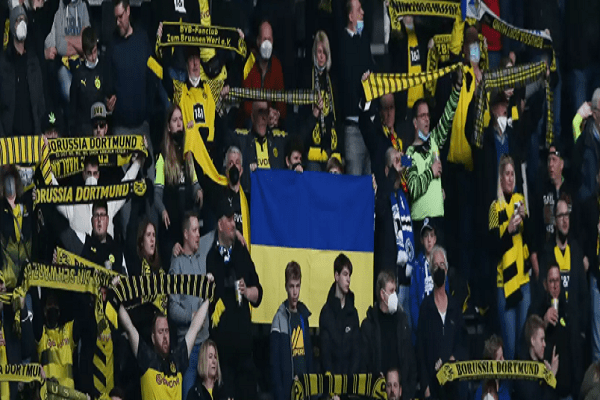 Borussia Dortmund let two fled players from Ukraine train