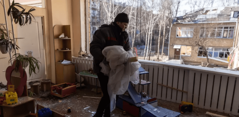 Fighting in Mariupol, two million Ukrainians fled to Poland