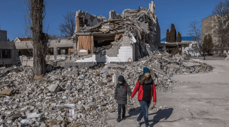 Panic in city near Kyiv, nearly 500 Ukrainian schools damaged