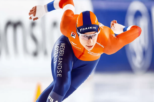 Schouten starts with a big personal record at 500 meters at the World Allround Championships