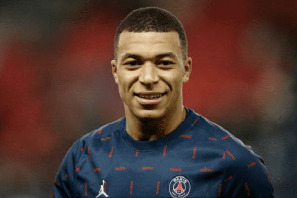 Kylian Mbappé ready to stay in Paris for Emma Smet