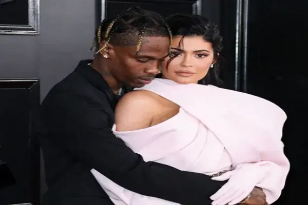 Kylie Jenner in travis Scott's arms