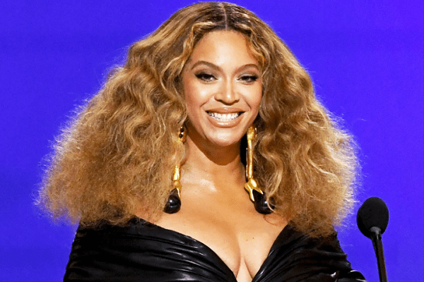 Beyoncé announces the release of Renaissance, her new solo album, in the heart of summer