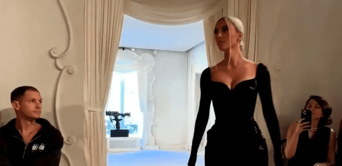 Kim Kardashian and Nicole Kidman walk unannounced in fashion show