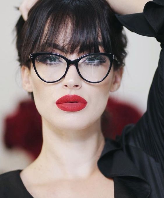 makeup with the frame of glasses