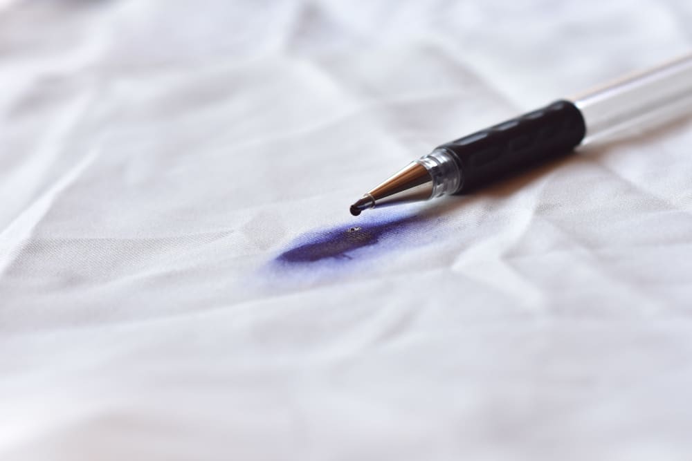 How to remove pen stains from clothes