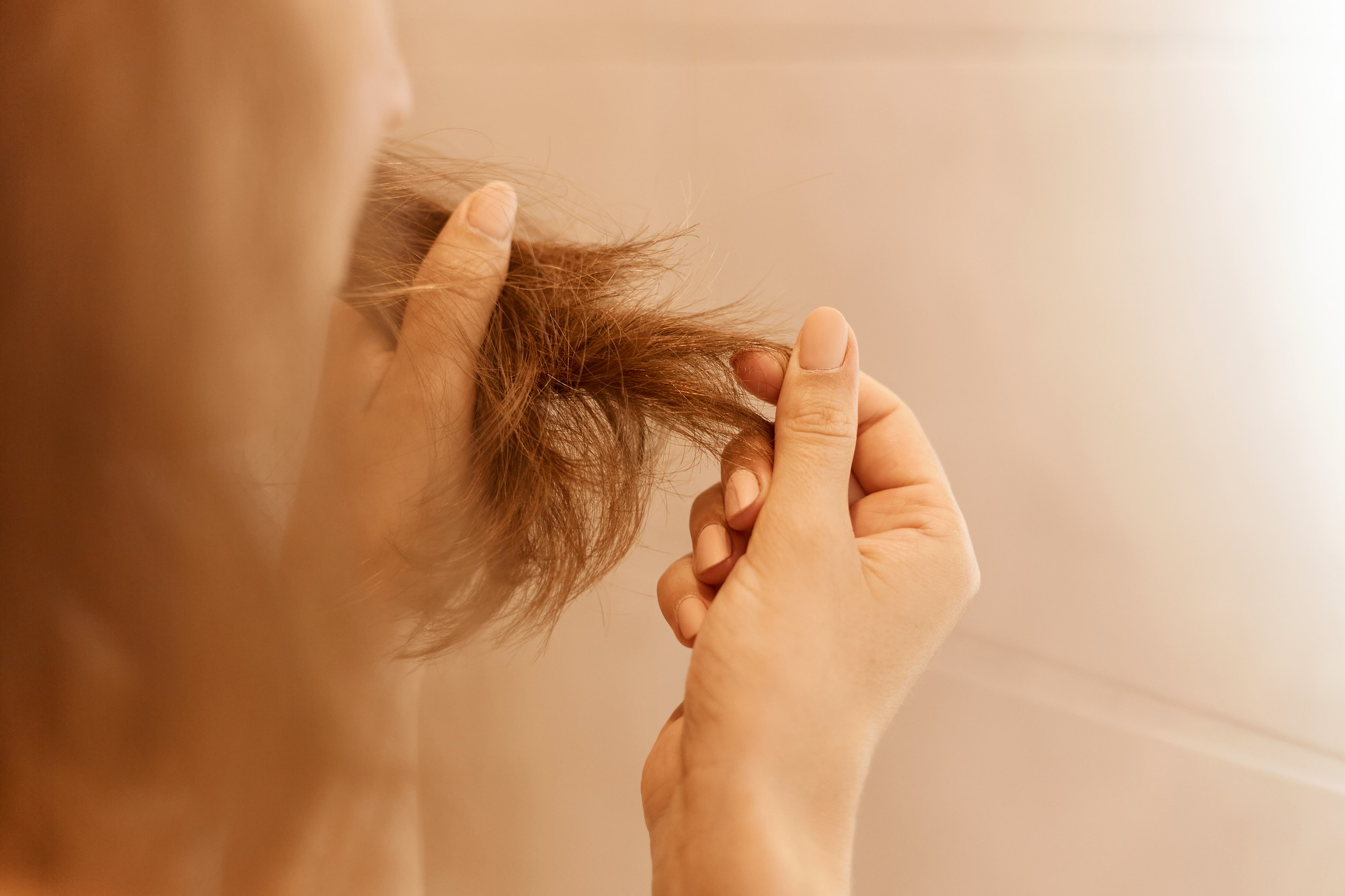 How to restore shine to frizzy hair