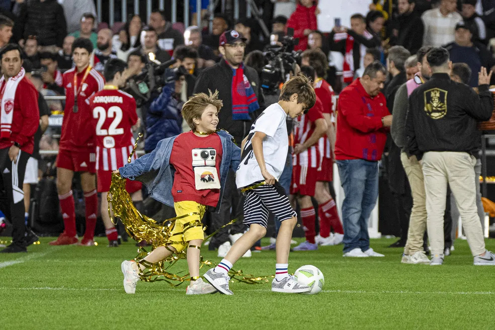 Piqué takes the kids to a soccer match