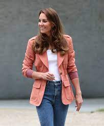 Blazer with jeans, casual and light for the day to day.