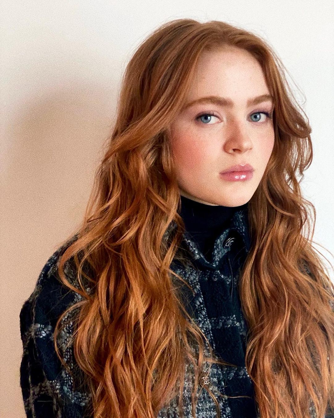 Sadie Sink is a reference in the use of pink blushes in the cold.  Playback/Instagram