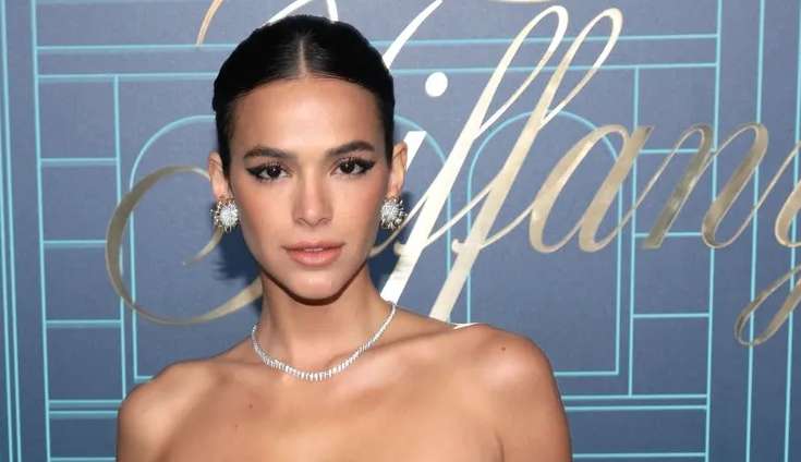 Bruna Marquezine shines in her look worth more than