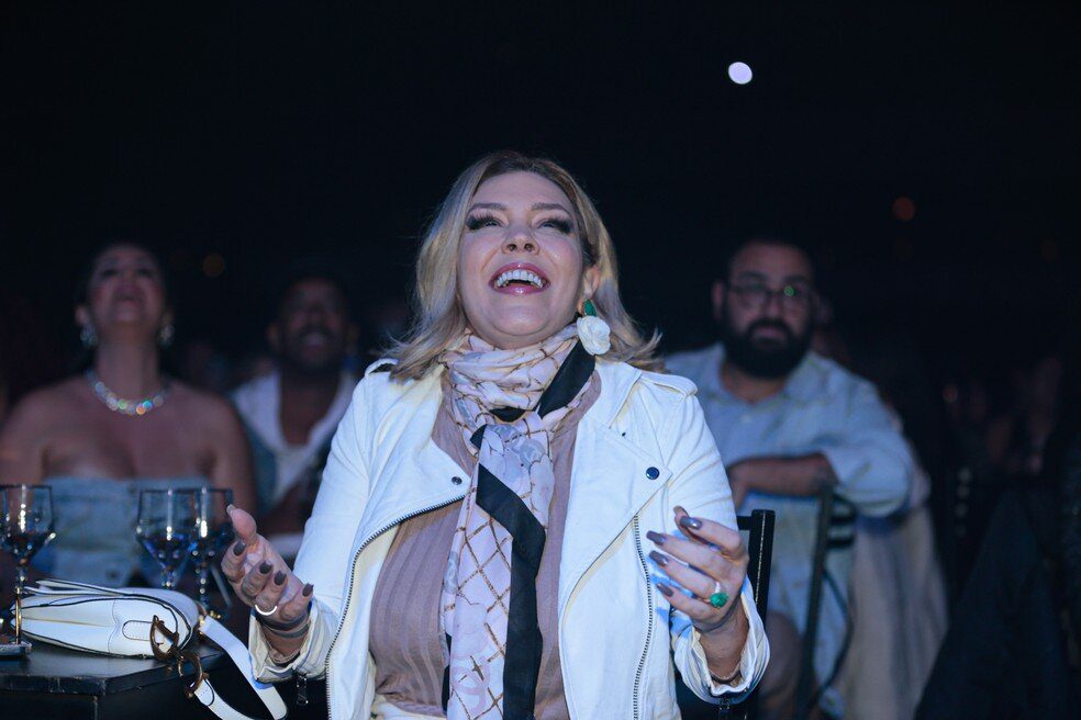 Simony, very excited, sang Pericles' hits.  Photo: Reproduction/Quem Noticias