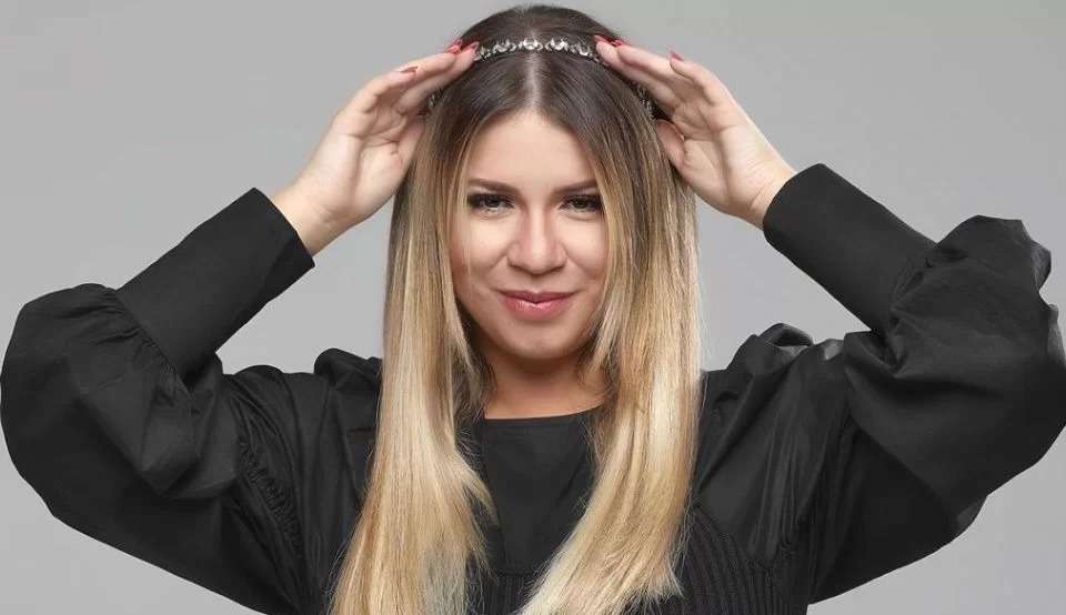 Anitta Ludmilla other artists and fans of Marilia Mendonca demonstrate