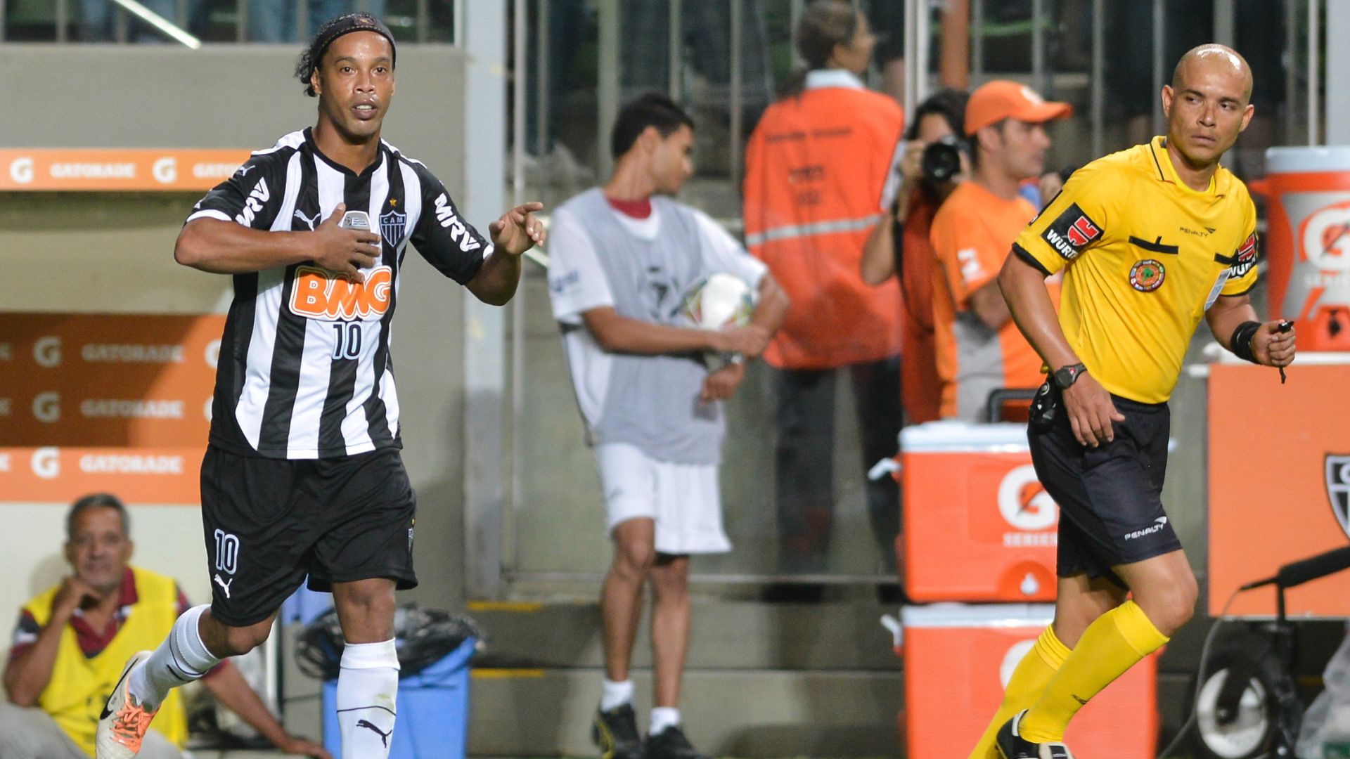 Ronaldinho in action for Atlético-MG (Credit: Getty Images)