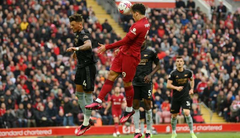 Brazilians score as Liverpool draw with Arsenal and lead slips