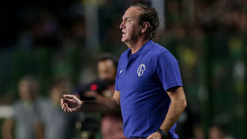 Cuca responds to controversy at Corinthians and vents about "affronts"