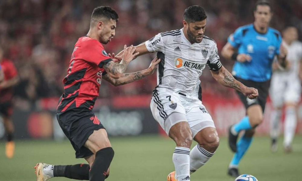 Hulk criticizes refereeing after defeat in Libertadores