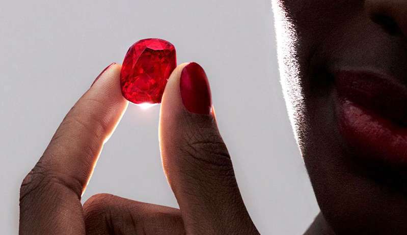Newly found gemstone to be auctioned for record price