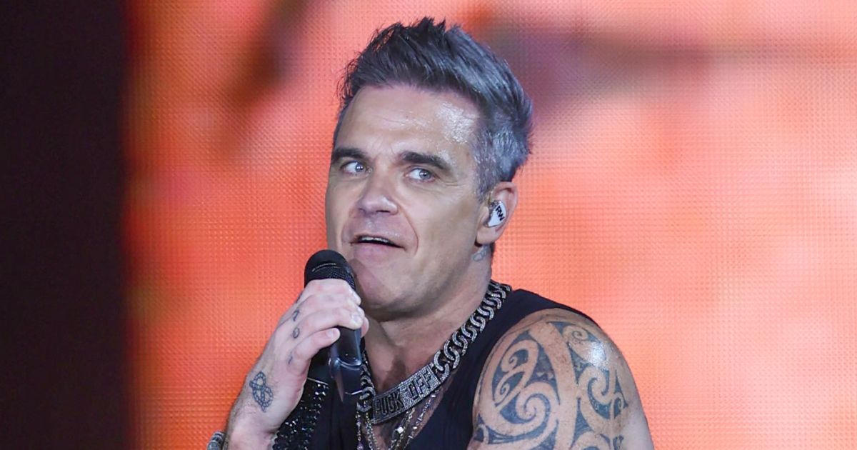 Robbie Williams shocks impressive weight loss in pictures fans worried