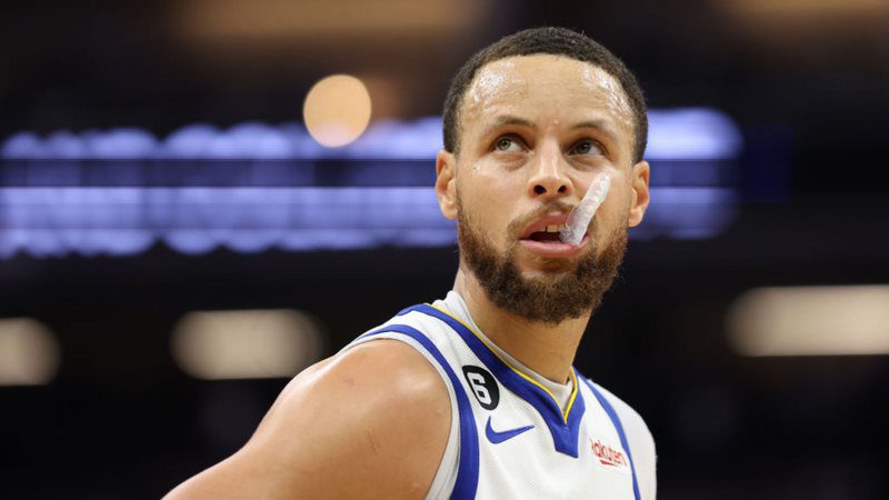 With Curry's brilliance, Warriors eliminate Kings and go to NBA
