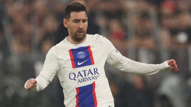 Messi becomes a target of the French press and lives