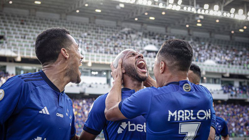 Wesley scores twice, and Cruzeiro defeats Santos for Brasileirão
