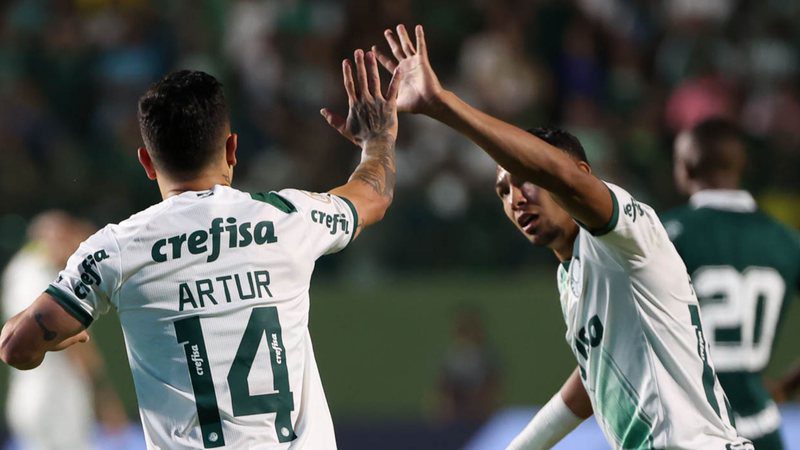 Palmeiras thrashes Goiás away from home and remains undefeated in
