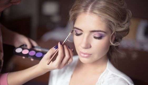 Brides bet on glitter makeup for their wedding