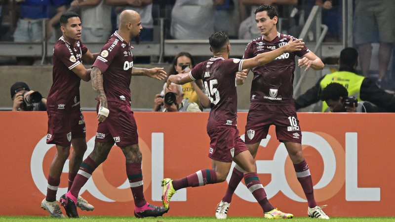 Fábio takes a penalty, André is expelled and Fluminense wins