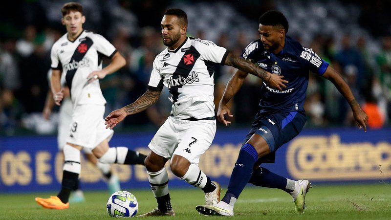 Coritiba takes the lead, but Vasco seeks a draw in