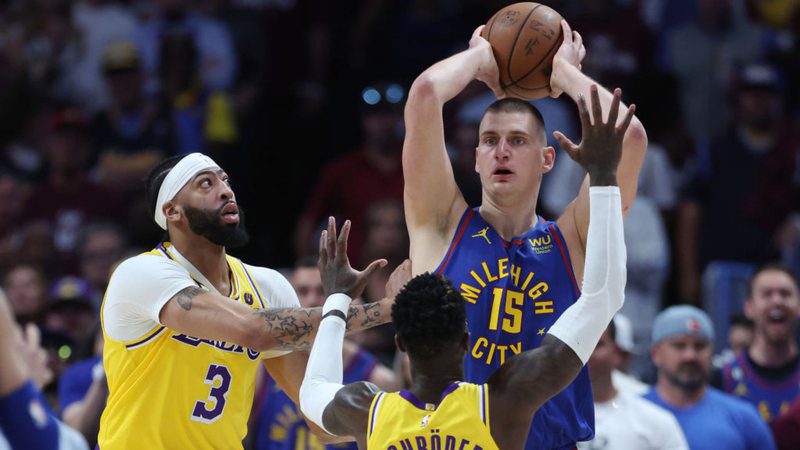 In Nuggets x Lakers, Jokic makes an unbelievable basket: "Crazy"