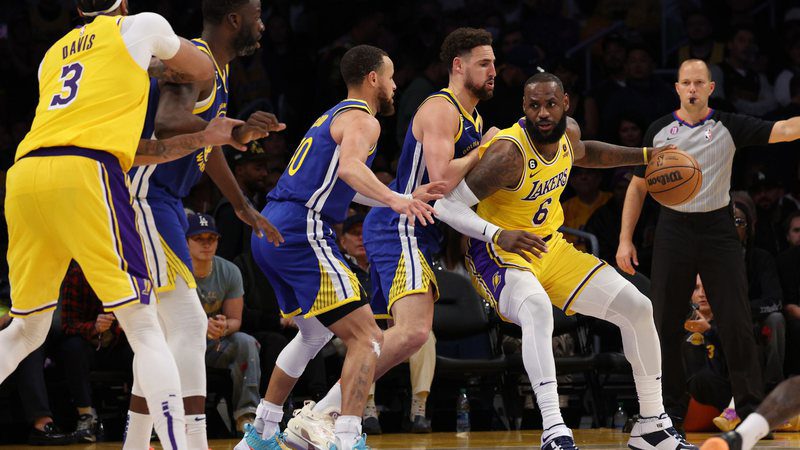 LeBron shines, Lakers run over Warriors, go to West finals