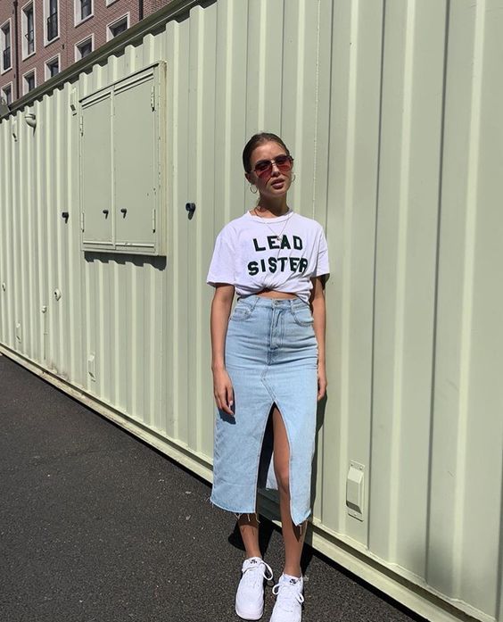 Long denim skirt gains space in the closet of fashionistas (Photo: Reproduction/Pinterest)