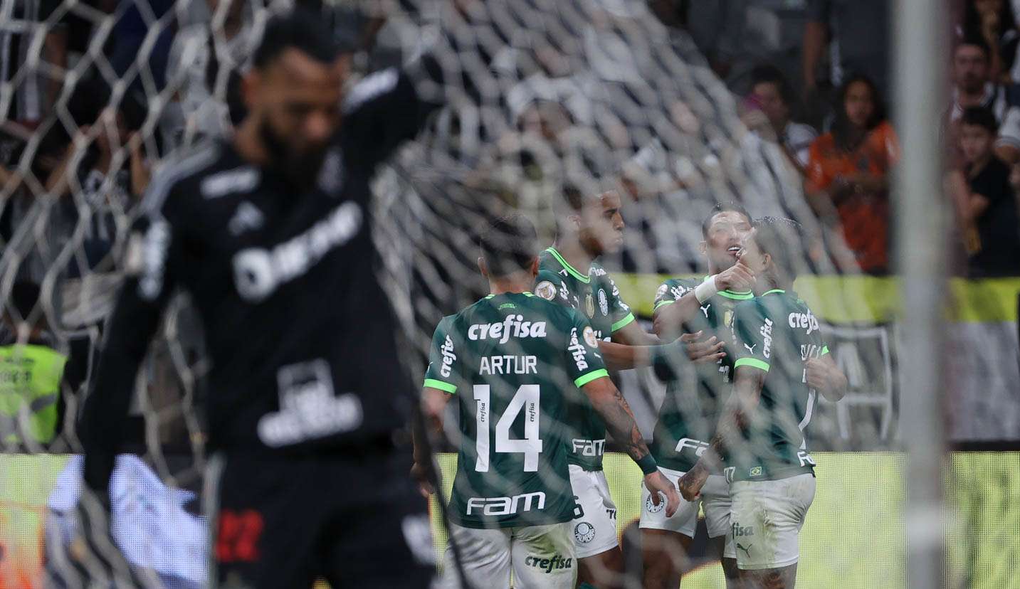 In a game full of controversy, Palmeiras seeks a draw