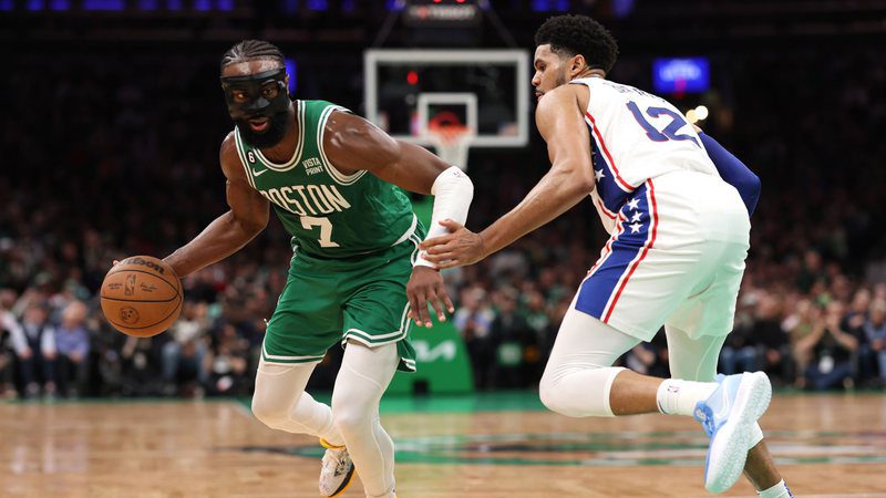 Celtics stomp ers in Game to even series