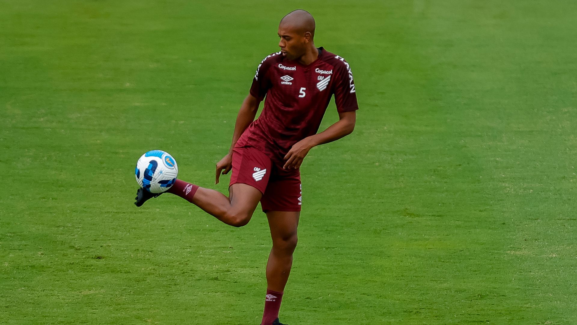 Fernandinho training for Athletico Paranaense (Credit: Getty Images)