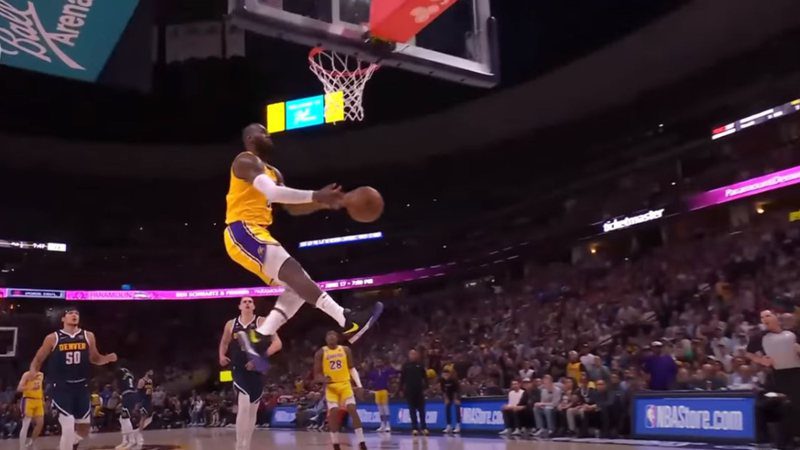LeBron James misses bizarre basket and scares; video