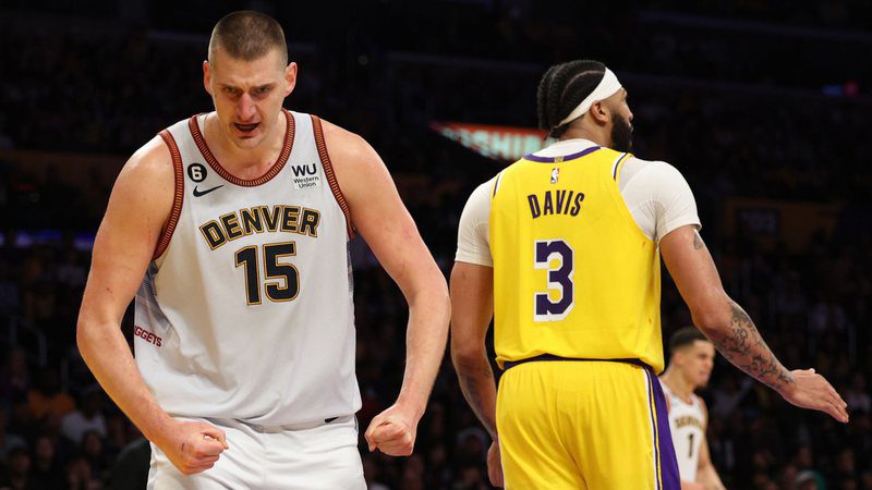 Nuggets sweep Lakers to reach playoffs for first time