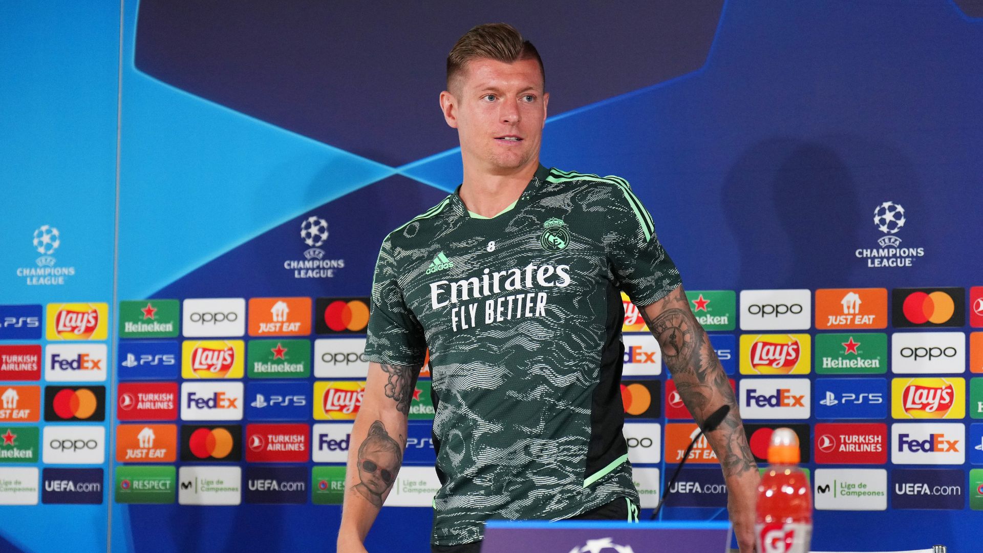 Kroos settling in before the press conference (Credit: Getty Images)