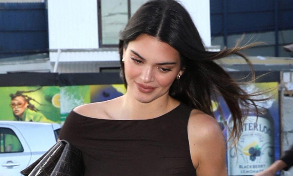 PHOTOS Kendall Jenner reveals her two nipples her transparent