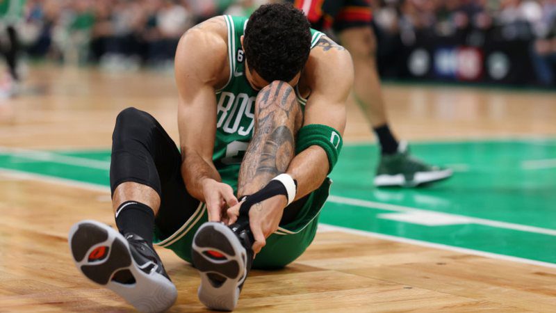 Tatum is frustrated in Celtics x Heat and reveals injury: