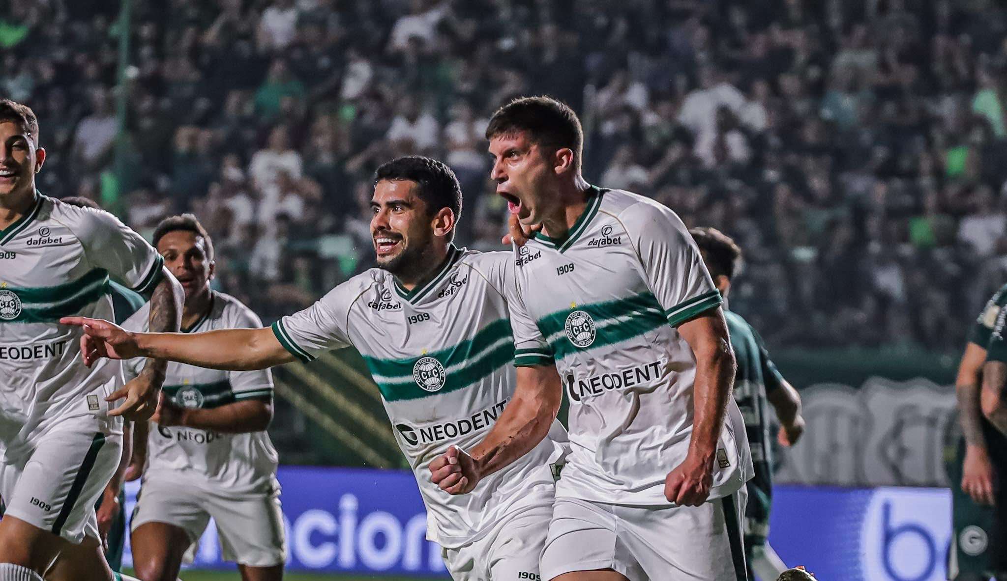 Coritiba beats Goiás in a decisive game and breathes in