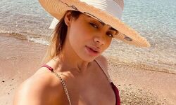 Lexa shows off her bikini body in Italy