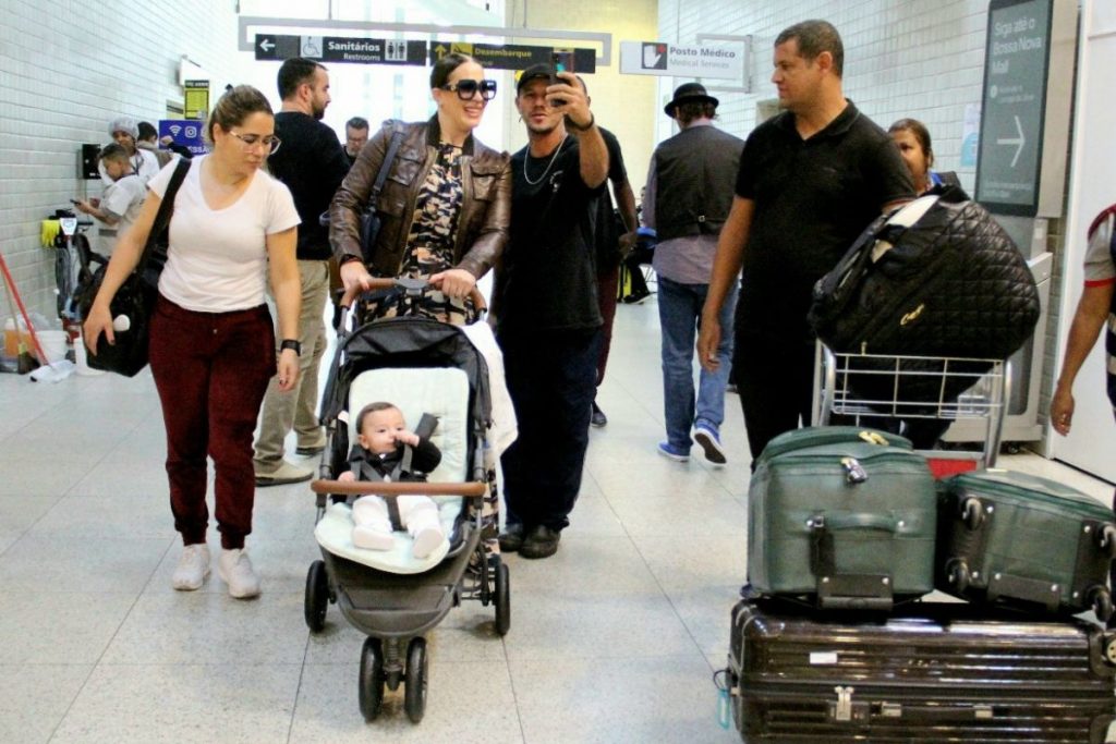 Claudia Raia with Luca at the airport