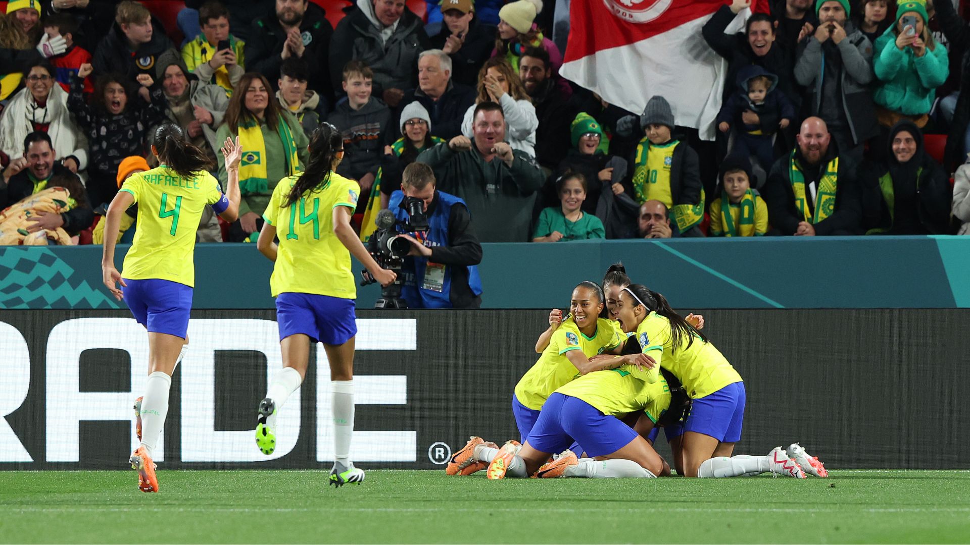 Brazilians celebrate goal by Ary Borges
