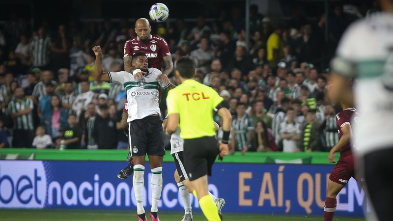 Coritiba scores twice in the first half, and beats Fluminense