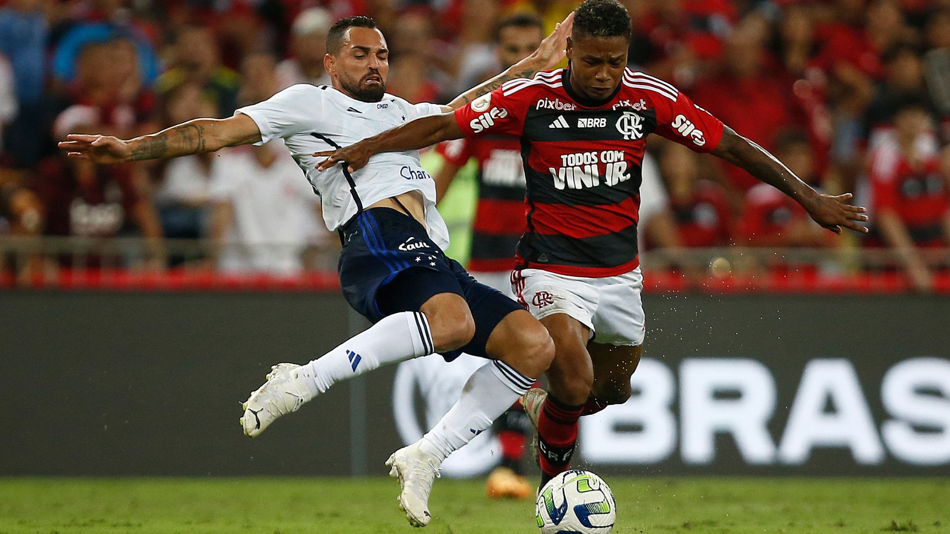 Matheus França in action for Flamengo