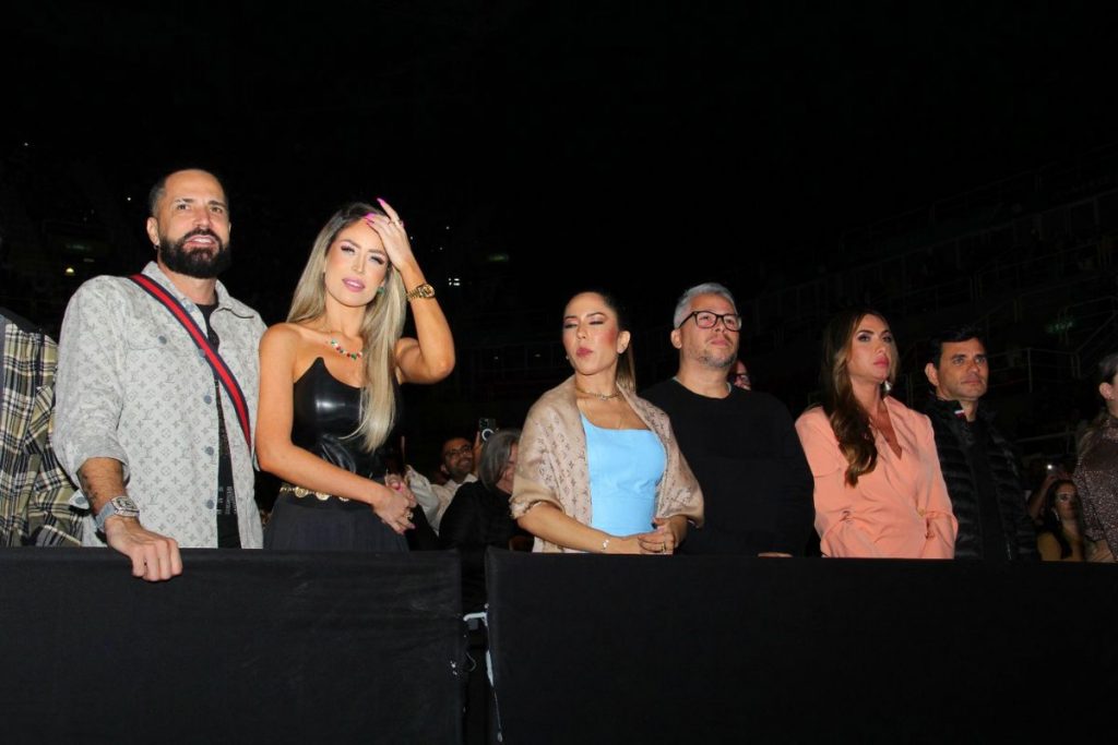 Latino with wife Rafa Rarbbie, Mulher Melon and Nicole Bahls with Marcelo Viana