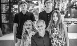 Luciano Huck, Angélica and the children pose for a French